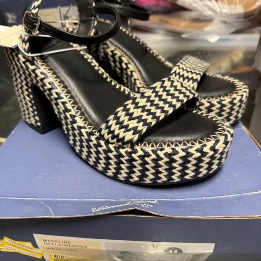 Universal Thread Madeline Black White Woven Platform Wedges Size 8.5